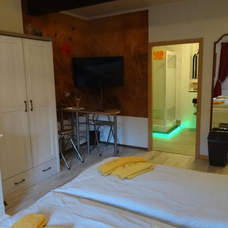 Pension & Gaestehaus Paffrath Grossbrembach Esterno foto