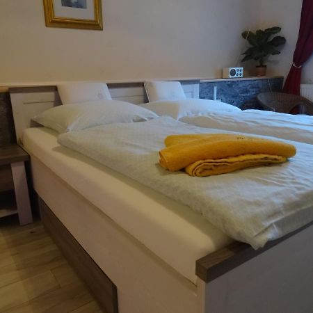 Pension & Gaestehaus Paffrath Grossbrembach Esterno foto